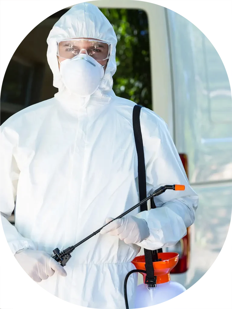 worker with spray kit